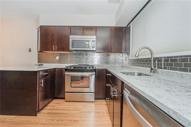 Building Photo - 709 Correll Ave