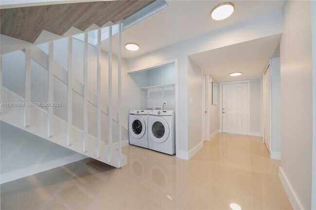 Building Photo - 7424 SW 106th Pl