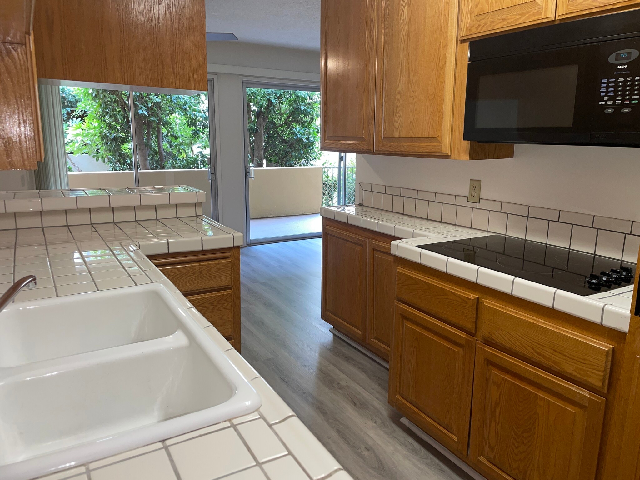 Building Photo - 17424 Burbank Blvd