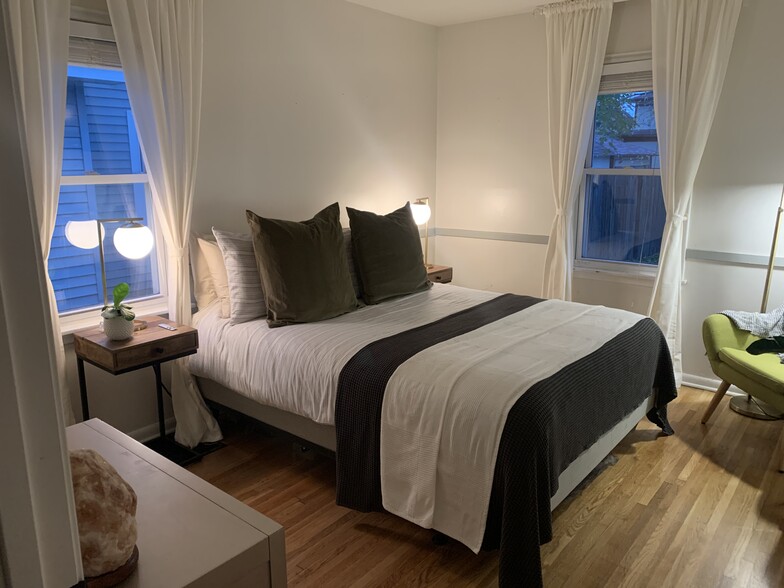 Building Photo - 3321 Bryant Ave S