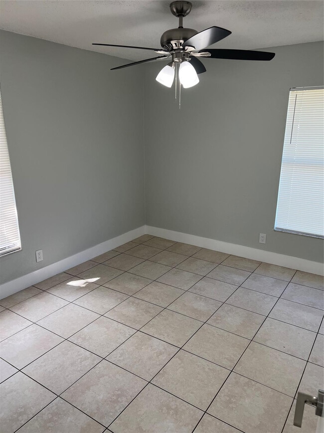 Building Photo - 500 NE 34th St