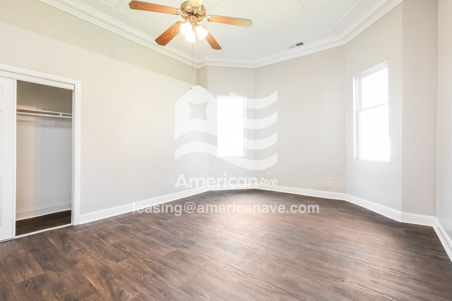 Building Photo - 119 Wellington St