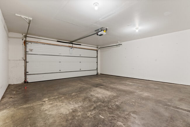 Building Photo - 21 Redtail Bend
