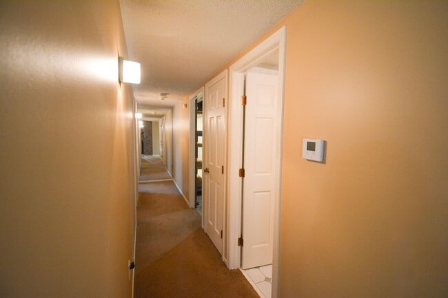 Building Photo - 6 Bed, 3.5 Bath Home for Rent – Retro Char...
