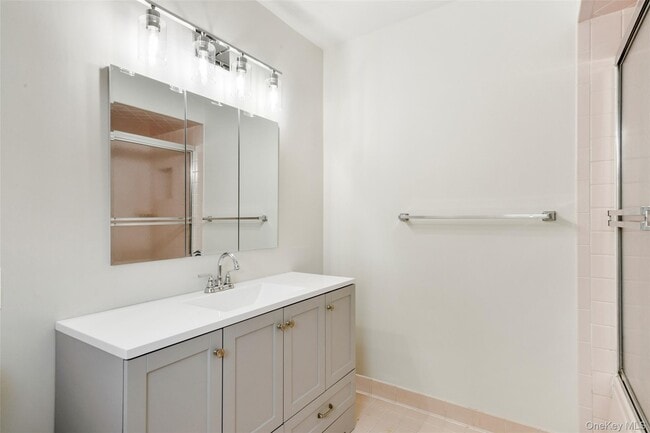 Building Photo - 545 Stanley Ave