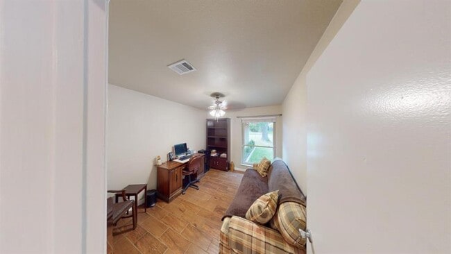 Building Photo - 9215 Hunters Trace E