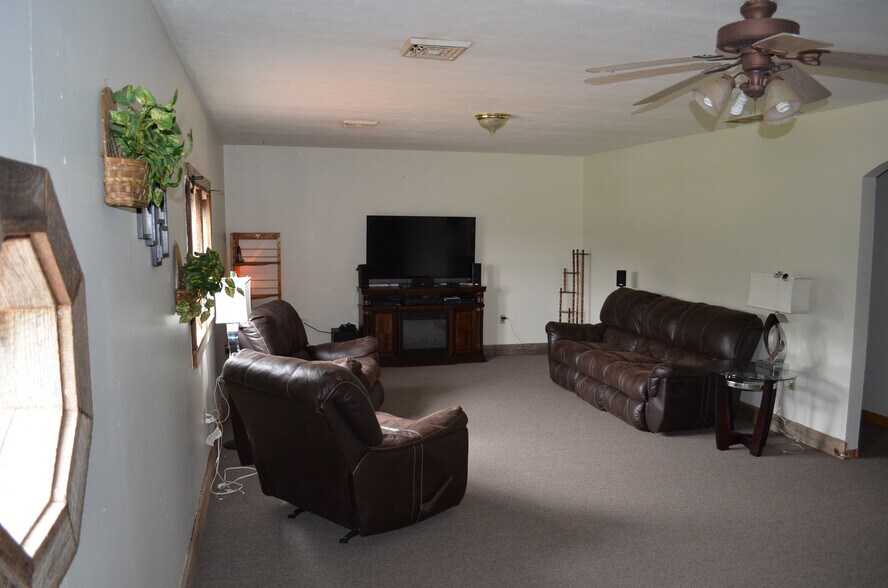 Building Photo - 995 Old US Route 33