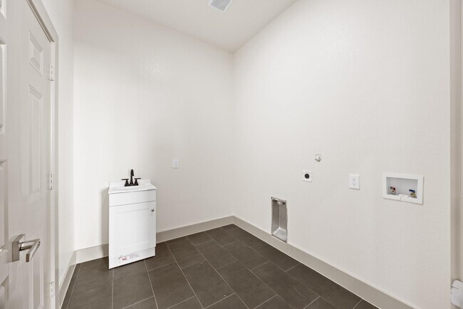 Building Photo - 11137 Rd 5503