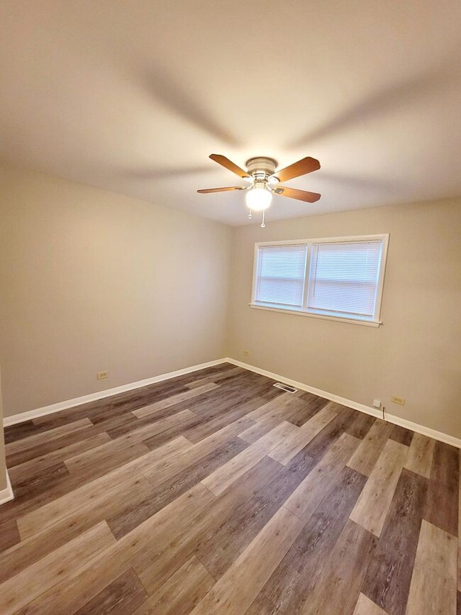 Building Photo - Newly Remodeled 3br 1.1 bath