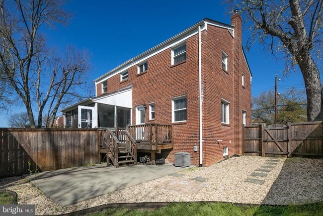 Building Photo - 4428 Vermont Ave