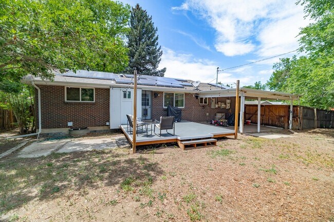 Building Photo - Amazing 3 bed/3 bath rental.  New Flooring!!  Solar Panels!!