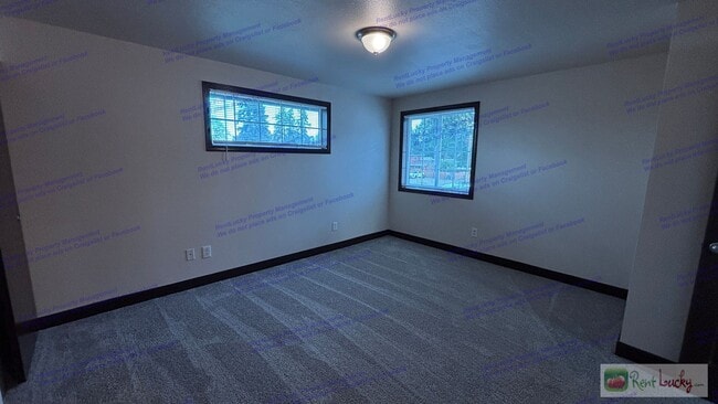 Building Photo - CFC (Russell)-Spanaway Duplex