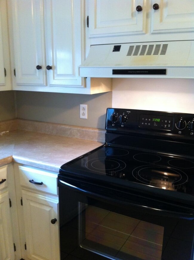 Building Photo - 104 Walker Ave