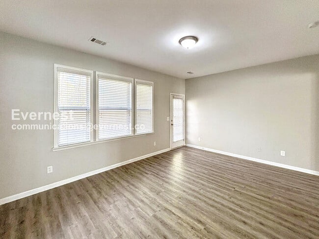 Building Photo - 2768 Summit Pkwy SW