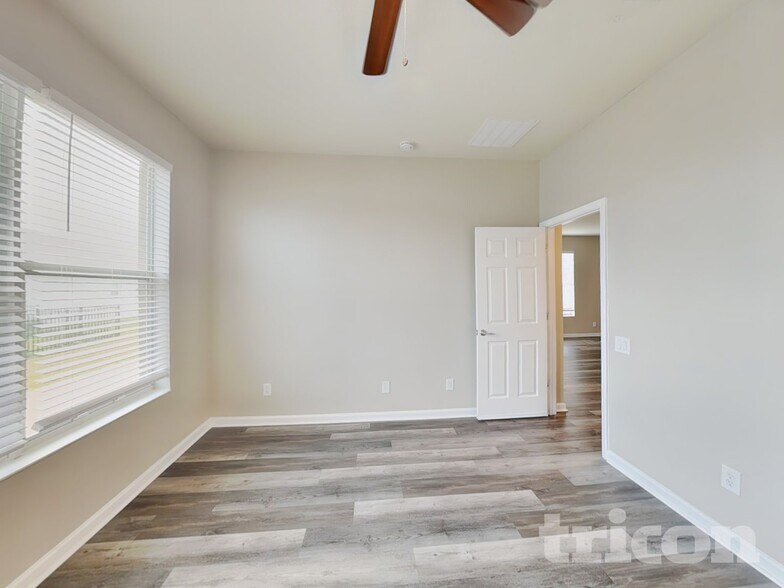 Building Photo - 5010 98th Ave E