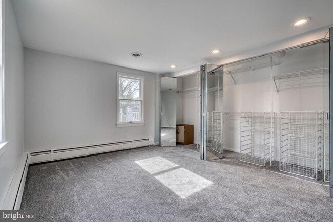 Building Photo - 427 Greenwood Rd