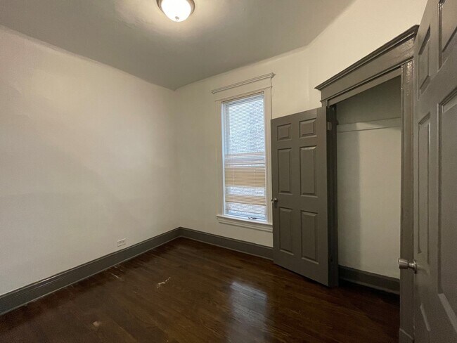 Building Photo - 3044 W Jackson Blvd