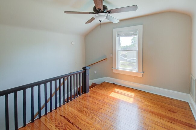 Building Photo - Charming, 3 Bed, 1 Bath Cape Cod in Granby...