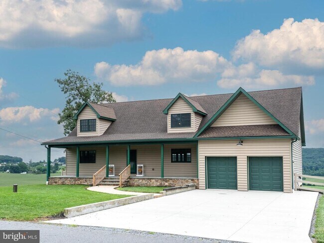 Building Photo - 42 Pine Grove Ln