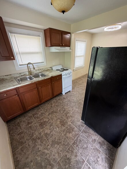 Building Photo - 2811 Narragansett Dr