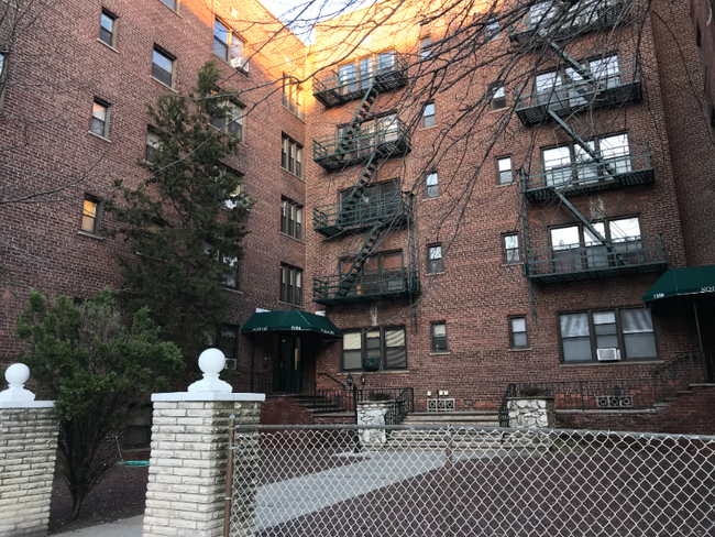 Building Photo - 1104 Palisade Ave