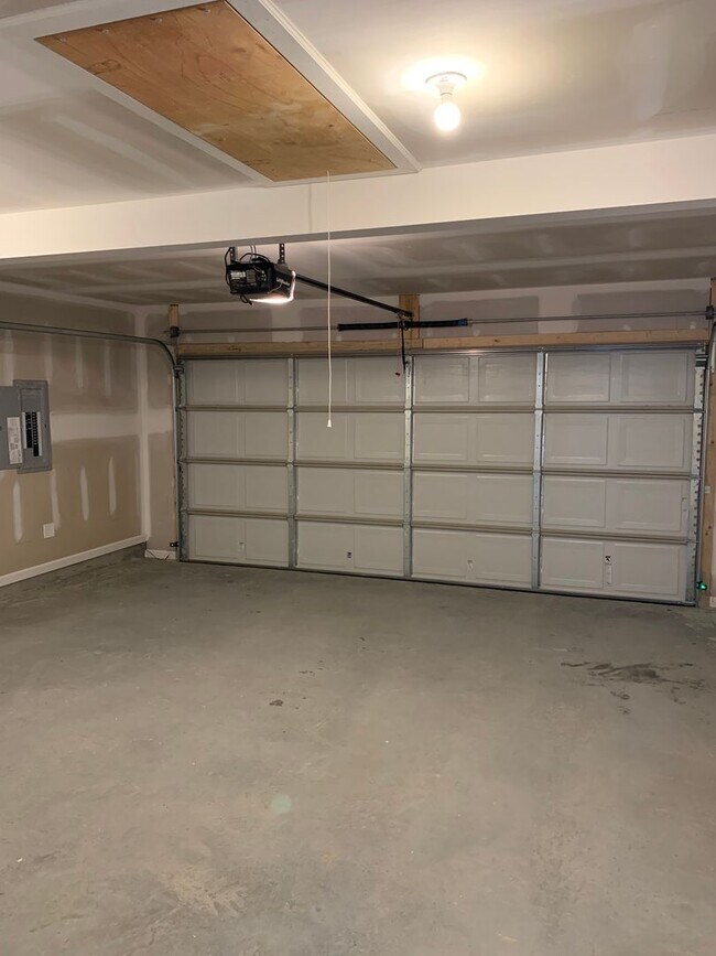 Building Photo - 2158 Kilpatrick LN