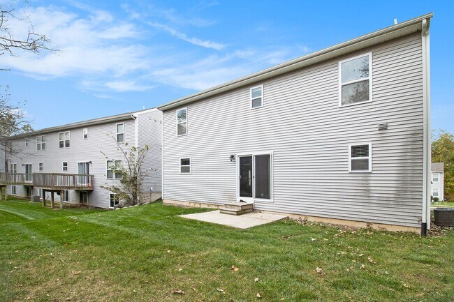 Building Photo - Newer Home near Outstanding Schools!