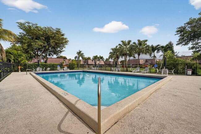 Building Photo - 7512 Courtyard Run E