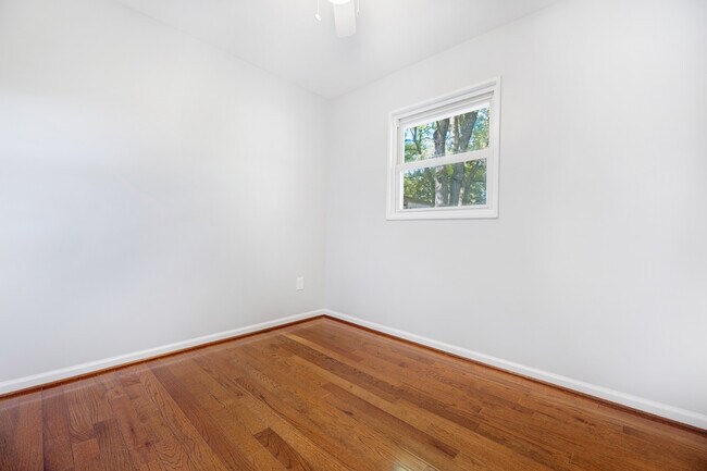 Building Photo - 6112 The Parkway