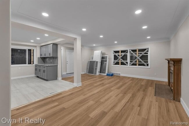 Building Photo - 4316 Lakewood St
