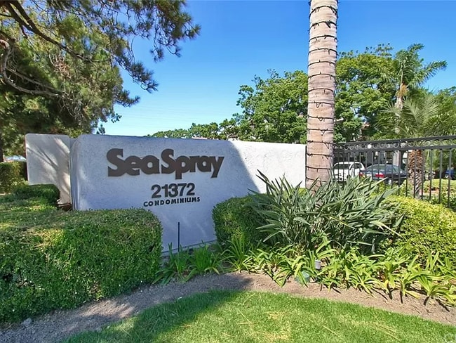 Building Photo - 21372 Brookhurst St