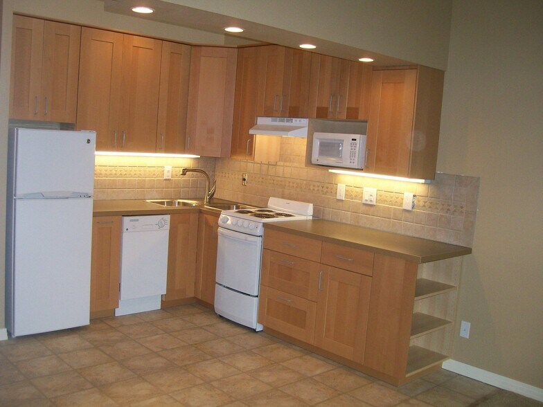 Building Photo - 13775 SW Scholls Ferry Rd