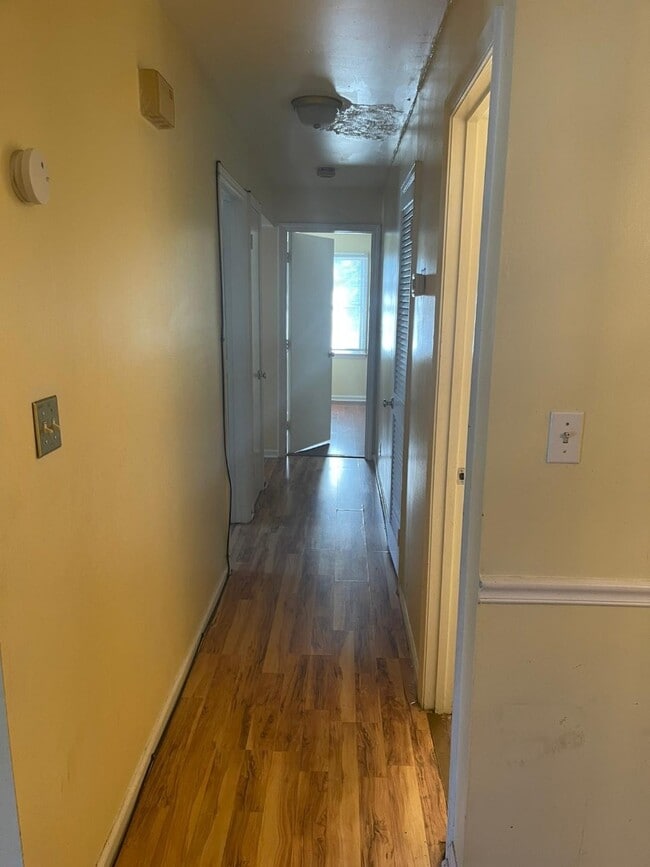 Building Photo - 713 Springfield Rd