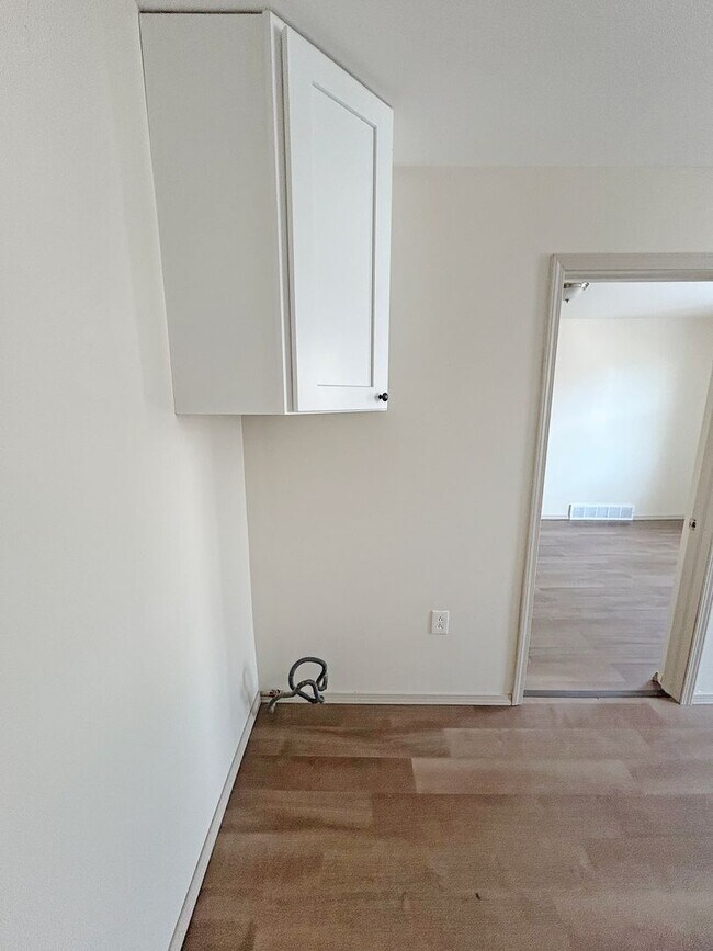 Building Photo - 36 Hickory St