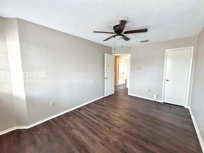 Building Photo - 13923 Conner Downs Dr