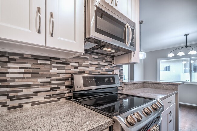 Building Photo - 5328 Newcastle Ave