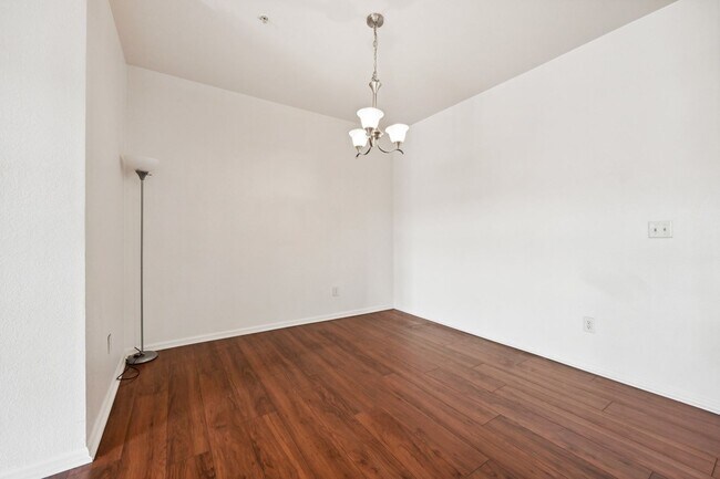 Building Photo - 3 Bedroom Condo in Aurora
