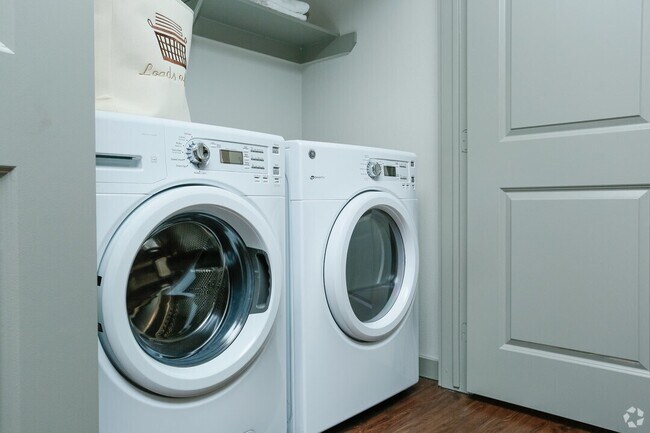 Building Photo - Your New Apartment Comes with 1 Month FREE!