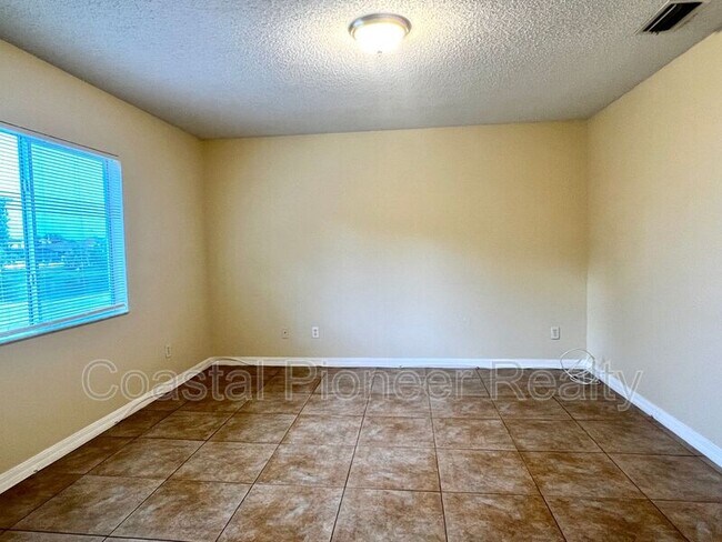 Building Photo - 12968 Fennway Ridge Dr