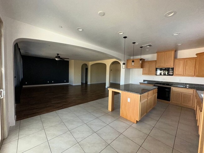 Building Photo - NW Visalia Home Coming Soon!