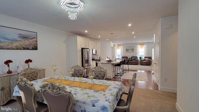 Building Photo - 418 SADIE Ave