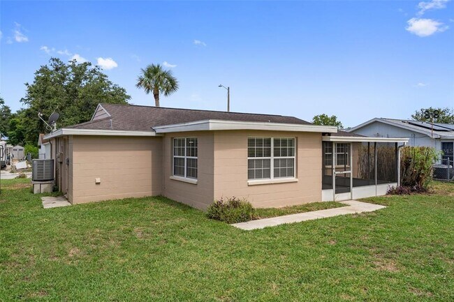 Building Photo - 9740 Lamantin Dr