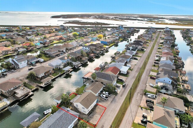 Building Photo - 539 Pompano St