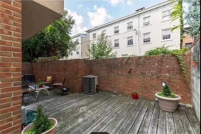 Building Photo - Incredible 2-Bedroom Apartment in Queen Vi...