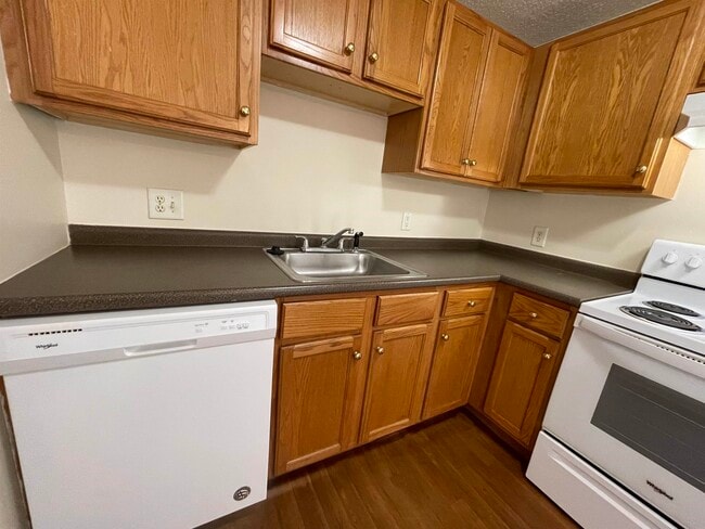 Building Photo - 96 Powers St