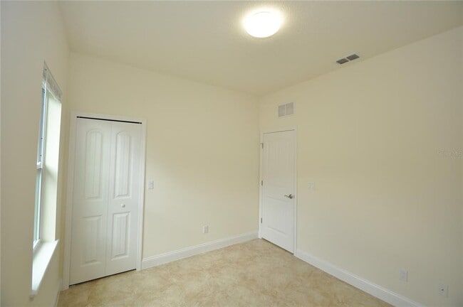 Building Photo - 17 Rainbow Ln