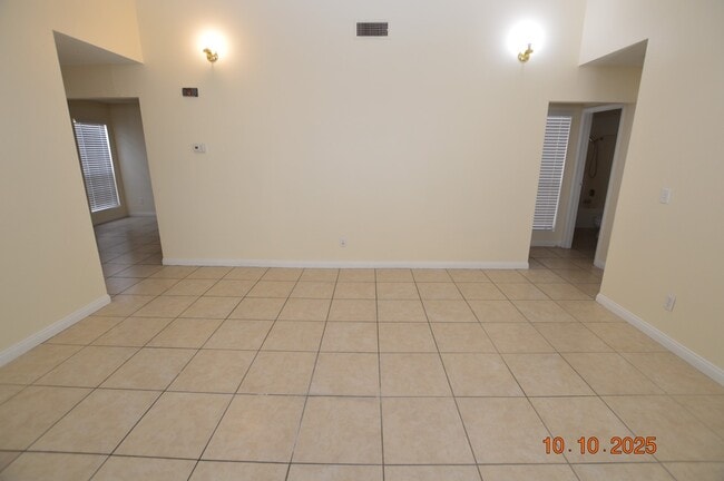 Building Photo - 90 Parrish Ln