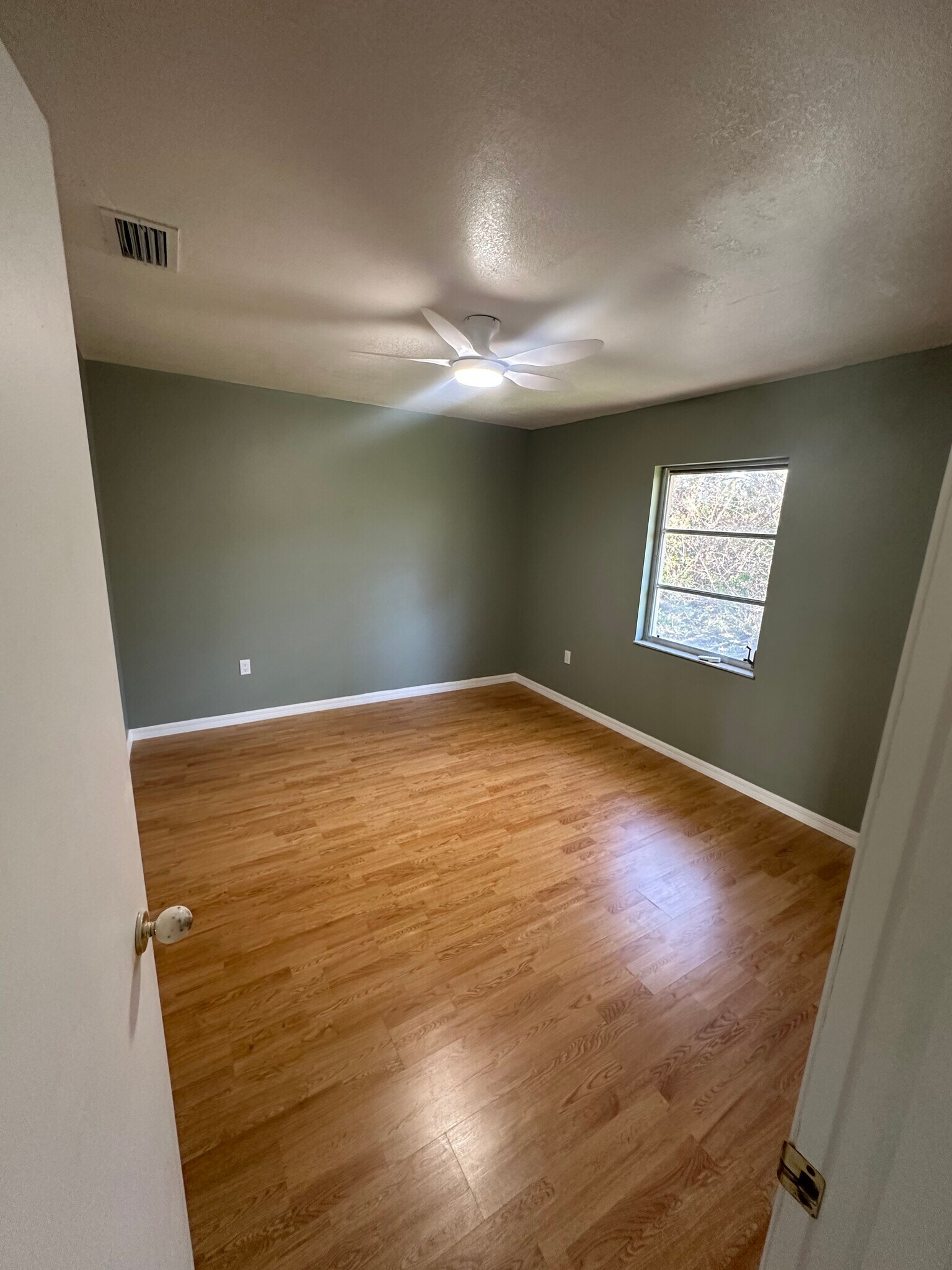 3rd bed - 18637 Lake Worth Blvd