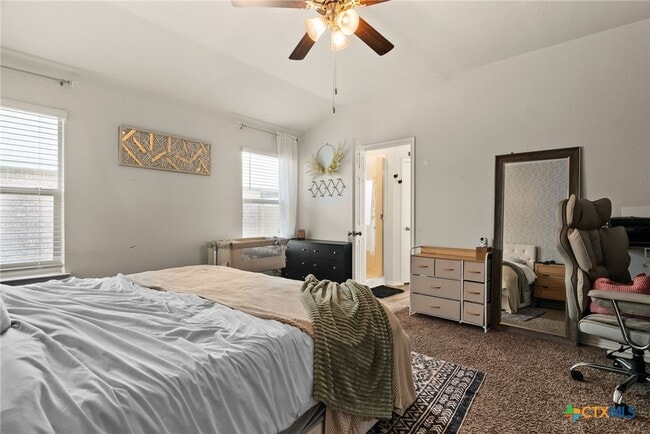 Building Photo - 310 Saddleback Trl