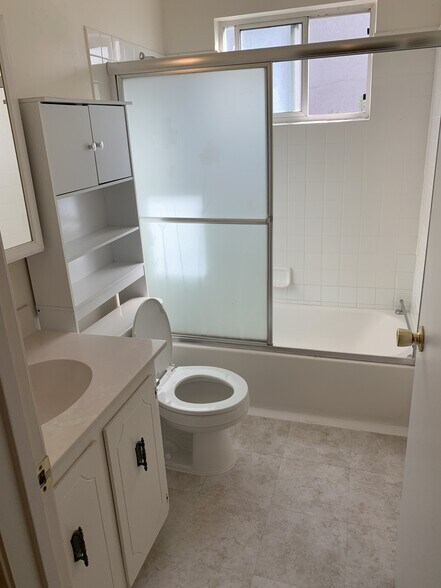 Building Photo - 2823 Cascade Pl